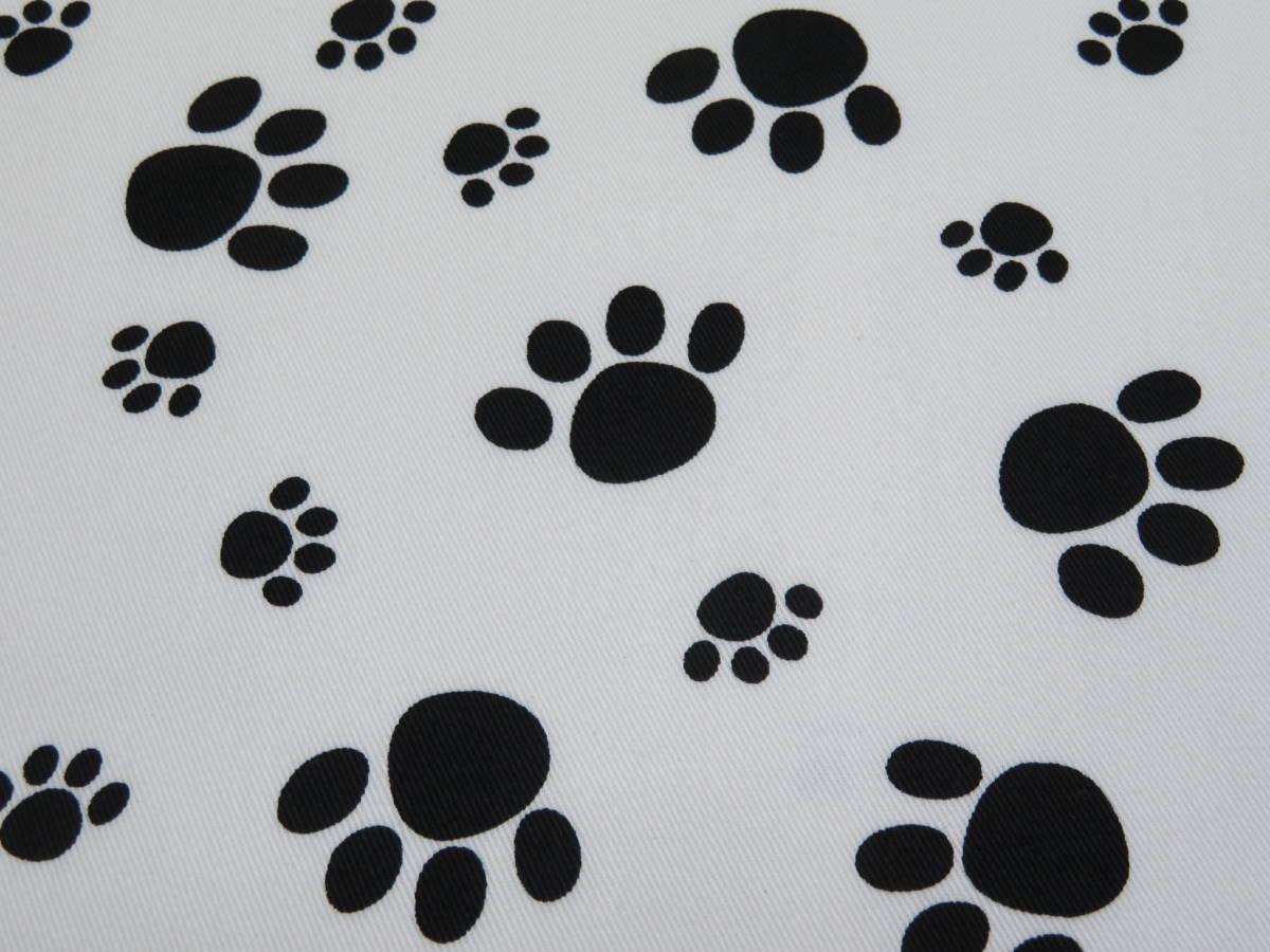 1m単位販売★(N-56) 足あと 肉球柄 あしあと 白色 110cm幅 犬 ネコ いぬ 猫 足跡 足あと 布 生地 はぎれ カバン バック など♪ 安い拍卖
