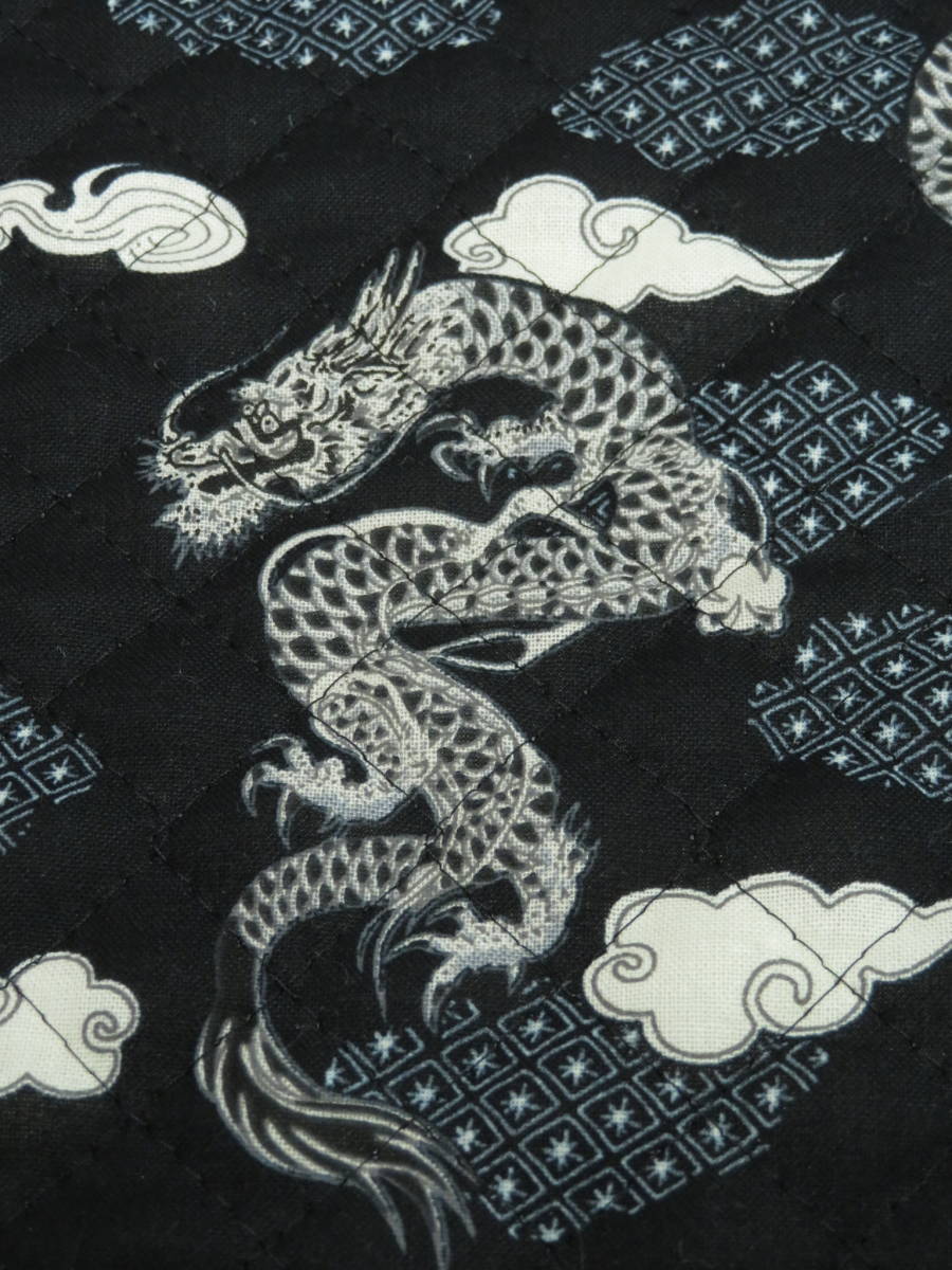 1m単位販売 キルティング (Q-96) 龍神柄 キルト 黒色 約106㎝幅 黒 竜 ドラゴン 龍 りゅう 竜神 龍神 昇竜 昇龍 和調 和柄 布 生地 安い拍卖