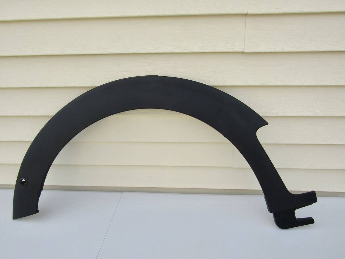 MINI F54 クラブマン 純正 左 フロントフェンダー アーチモール フェンダーモール 7348905 114129-10 ■■ 13051402拍卖