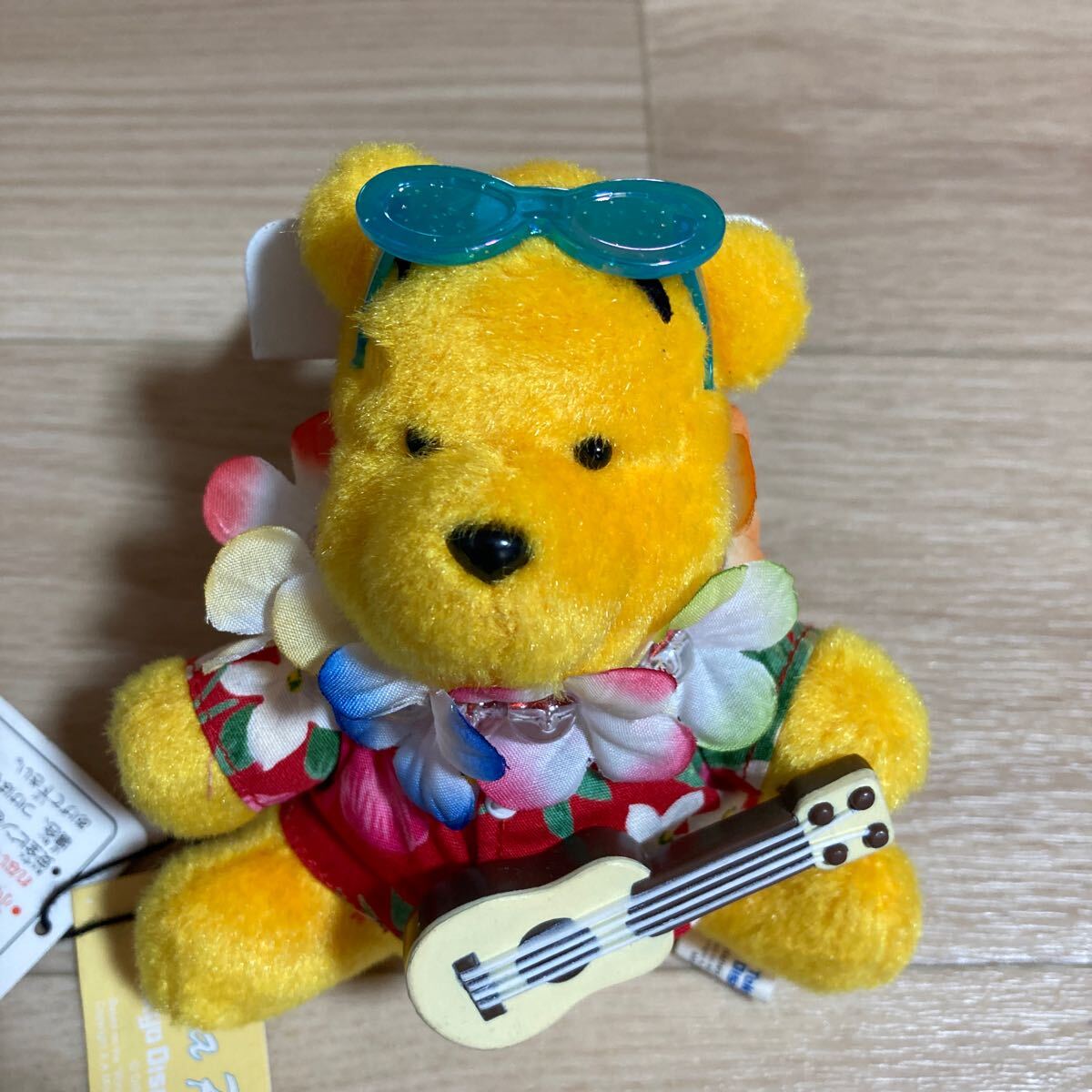 n5274 東京ディズニーランド プーさん ハワイアン アロハぬいぐるみバッジ ウクレレ レトロ拍卖