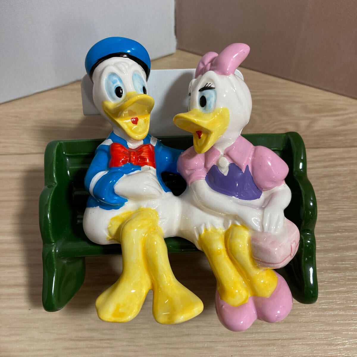 n5280 Disney ドナルド デイジー ベンチ 陶器 ディズニーストア 当時物 アンティーク拍卖