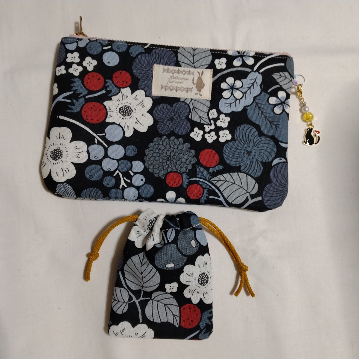 ★苺♪花柄★ファスナーポーチとミニ巾着★化粧ポーチ♪通帳入れに拍卖
