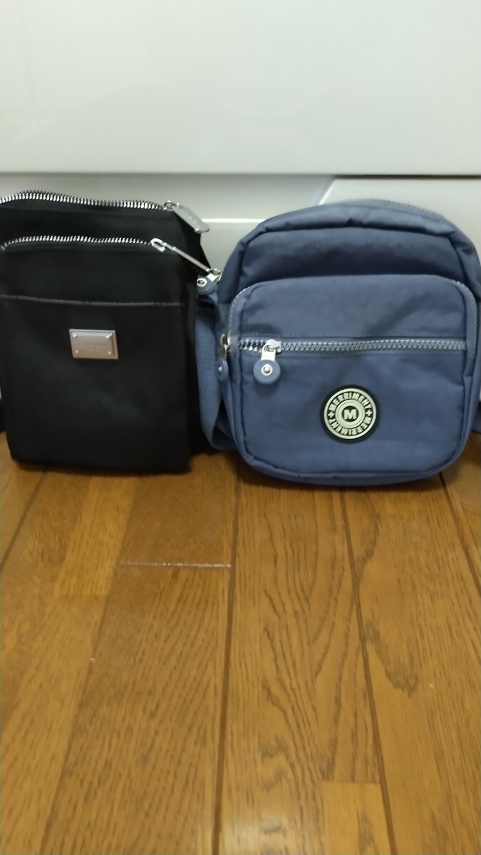 斜め掛けミニ ショルダーバッグ スマホ入れ 2点 ムーミンバッグオマケ拍卖