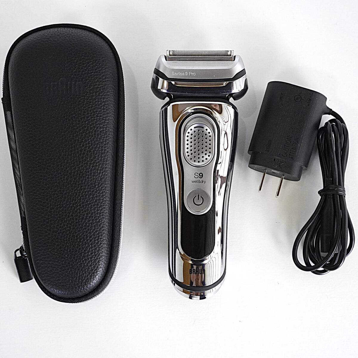 ★【美品】ブラウン シリーズ9/電気シェーバー/2020年製/Type 5793/4枚刃/充電式/お風呂剃りOK ♪♪(D2)拍卖