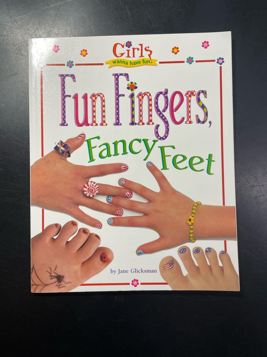 Girls Fun Fingers Fancy Feet 英語 子ども バイリンガル 教育 学習 中古 English picture book拍卖