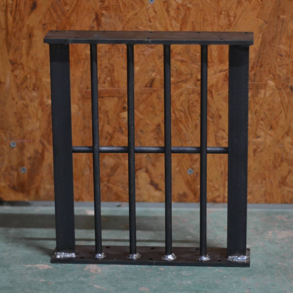 鉄家具 アイアンブラケット 鉄格子 30cm ■棚枠 スチール 黒皮 溶接 無塗装仕上げ アンティーク インダストリアル 棚 ラック DIY金具拍卖