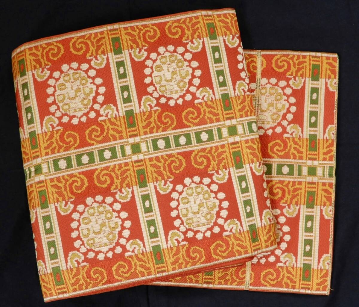 <銀の斧>正絹・逸品・法隆寺蜀江錦袋帯・龍村製?・落ち着いた朱色(和名火色)・六通・シックな紬のお着物にも拍卖