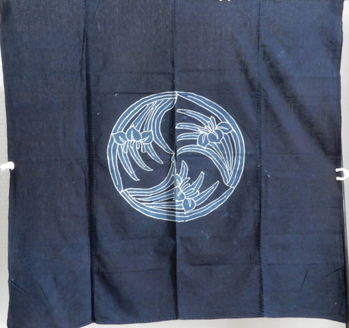 <銀の斧>木綿・琉球藍型のようなあやめの筒描・手描筒描き・菖蒲拍卖