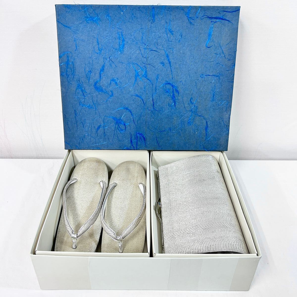 ★美品★ 和装ぞうりバッグ 草履バッグセット ぞうり23.5cm 三段草履 シルバー 和装小物 着物 結婚式 手さげかかえ兼用型 (05107並拍卖