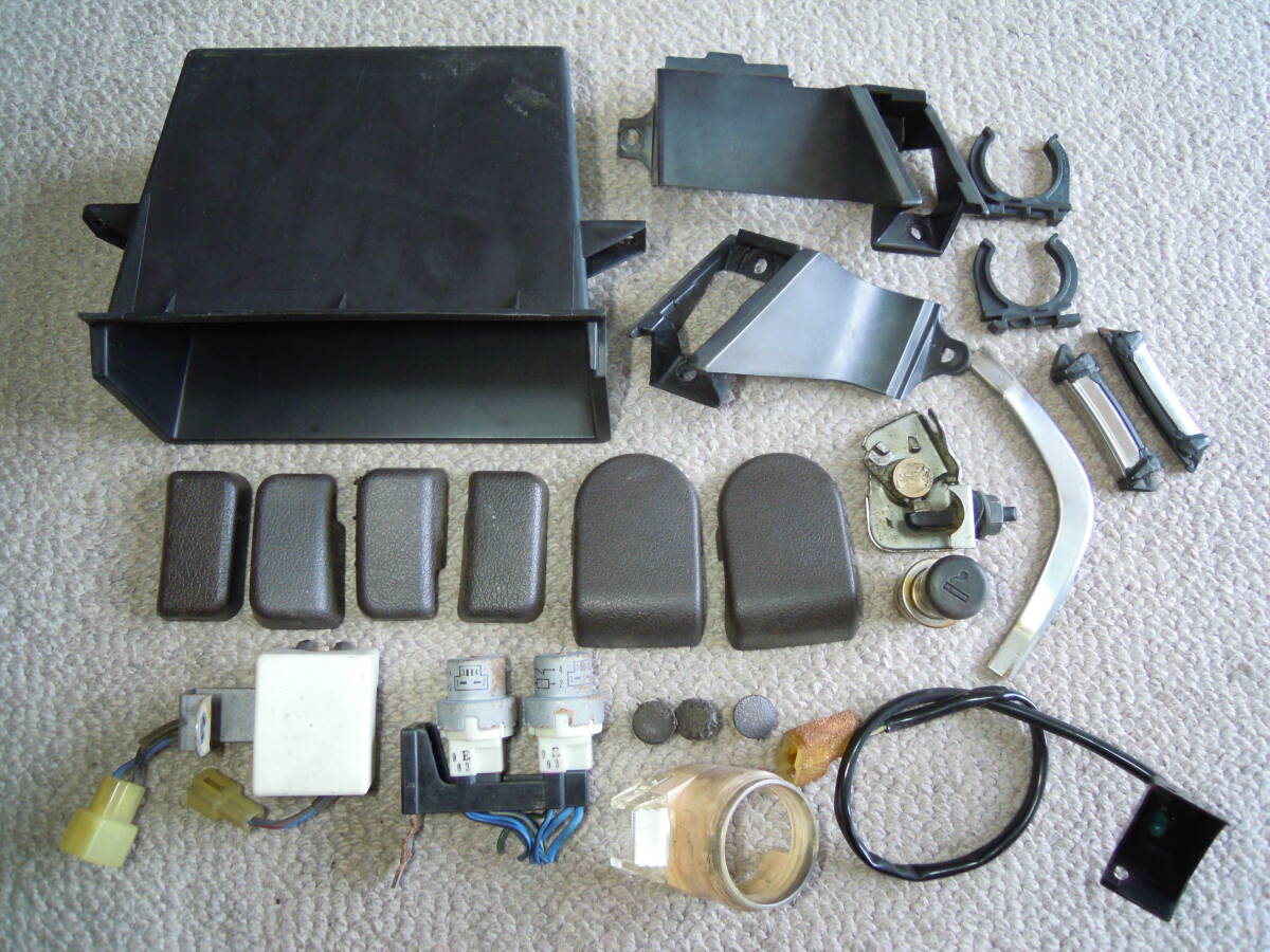 トヨタ クラウン 120 GS121 ロイヤルサルーン 純正 内装 電装 パネル キャップ モール カバー リレー 等 色々 検) GS120 MS120 MS125 等?拍卖