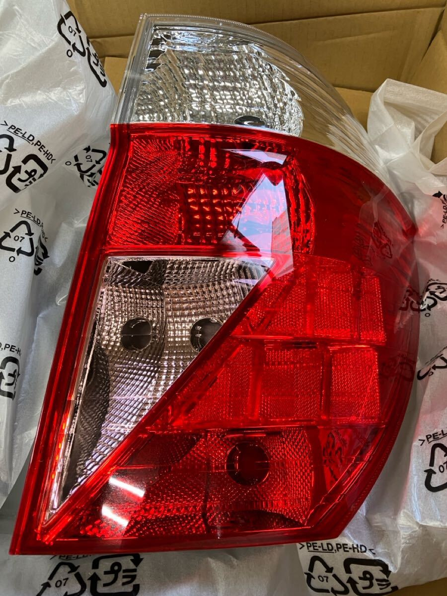 未使用保管 ホンダ エディックス BE系 右テールランプ拍卖