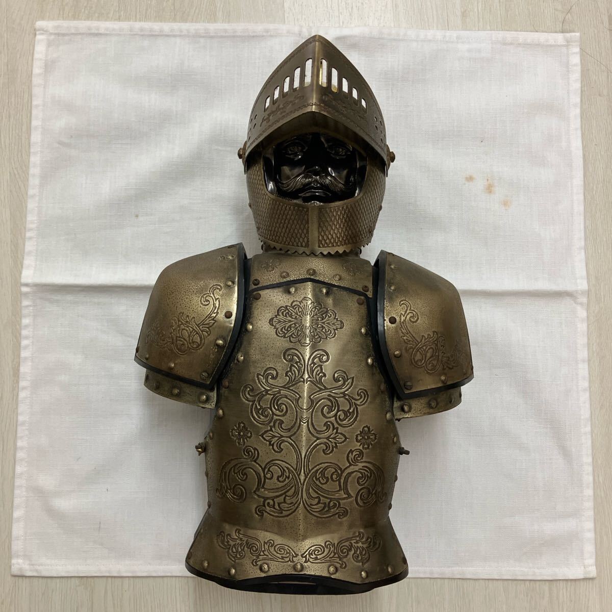 【ほ38】NIKKA 騎士鎧型ボトルケース拍卖