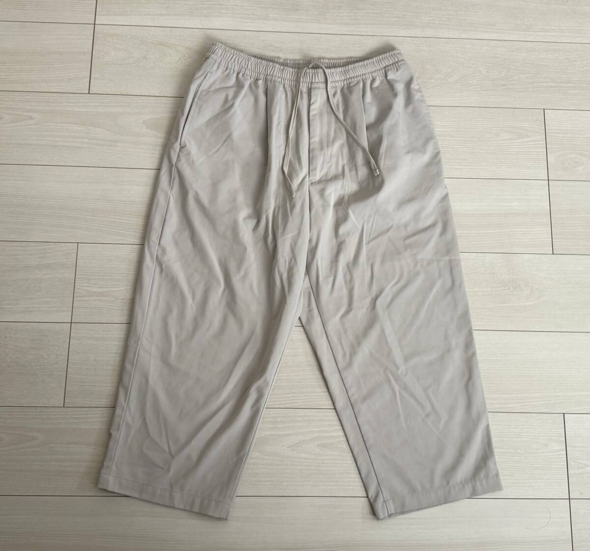 ★GU ジーユー ワイドイージークロップドパンツ ナチュラル Lサイズ メンズ★拍卖