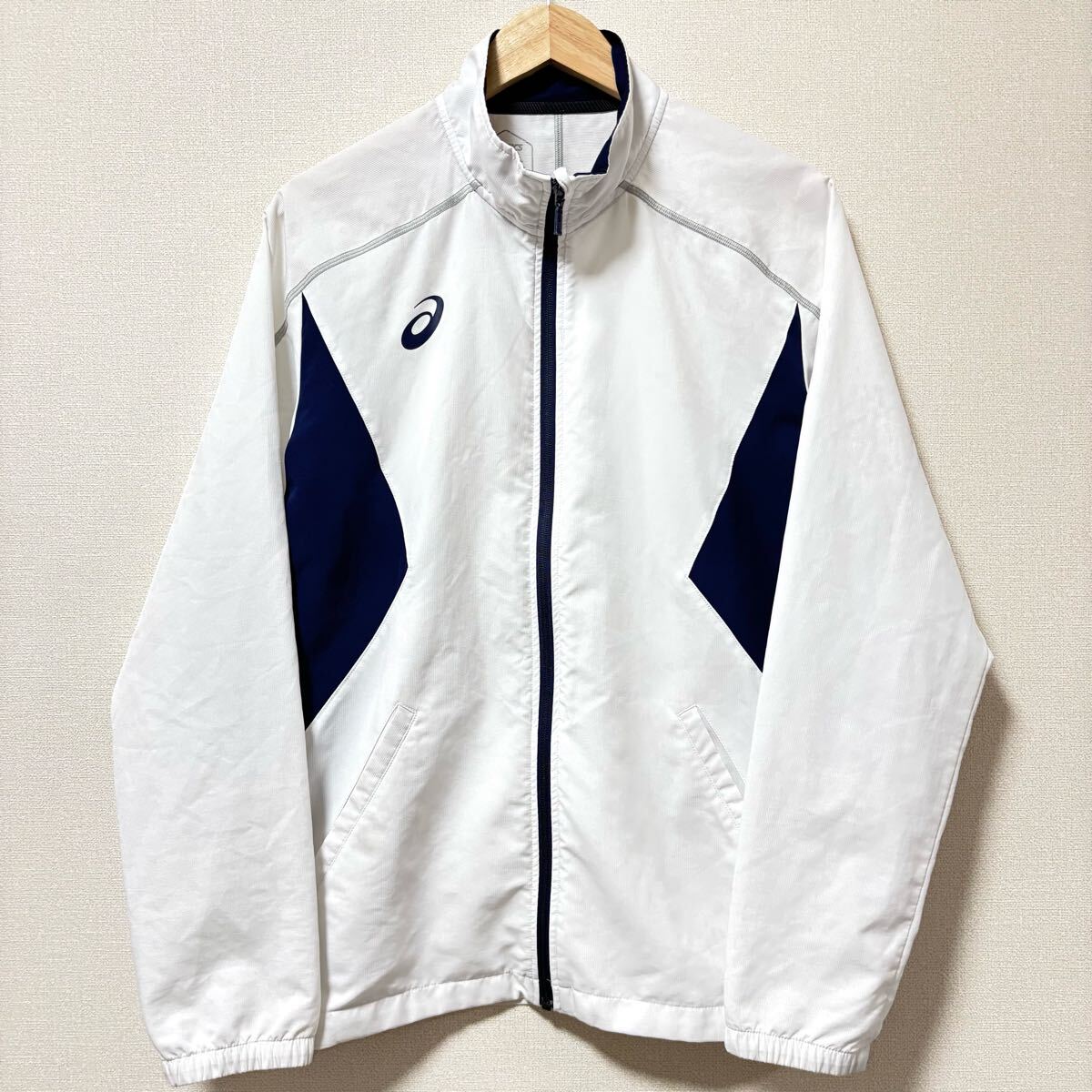大きいサイズ◎吸湿速乾◎【asics】アシックス トレーニング ウェア ジャケット 白 ジャンパー ドライ 薄手 ランニング サイズXL/Y31201SS拍卖