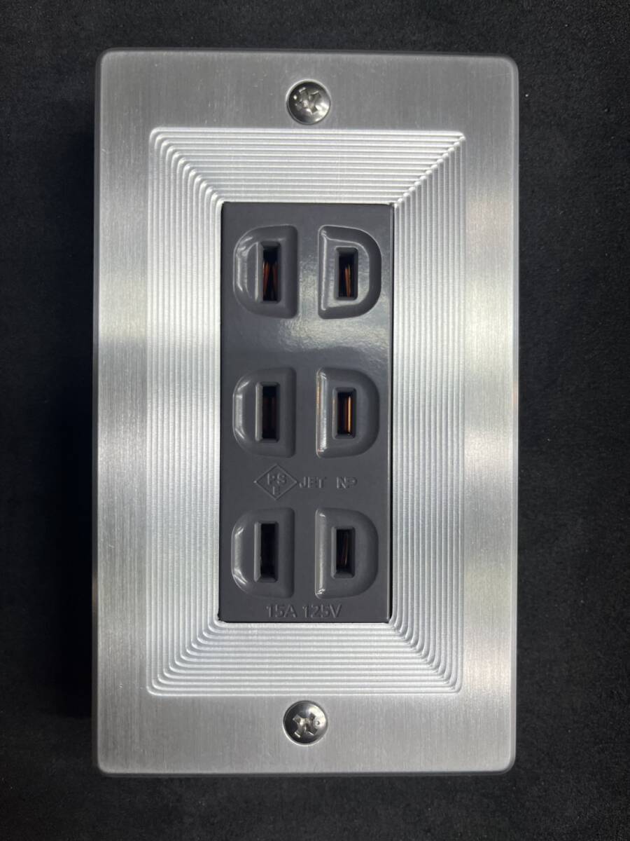 電源コンセントグレー色 ガレージ風 工場 倉庫 インテリア アルミ削り出し カッコイイ メタリック お洒落 1枚 送料込み拍卖