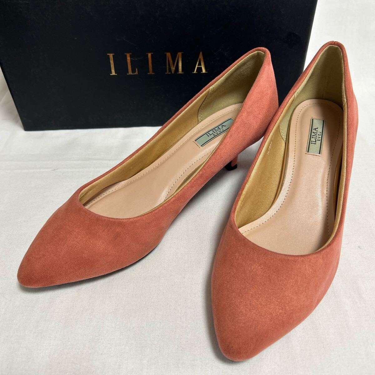 ILIMA スエード調パンプス 23.5cm サーモンピンク ヒールシューズ くすみカラー ローヒール オフィスカジュアル ポインテッドトゥ拍卖
