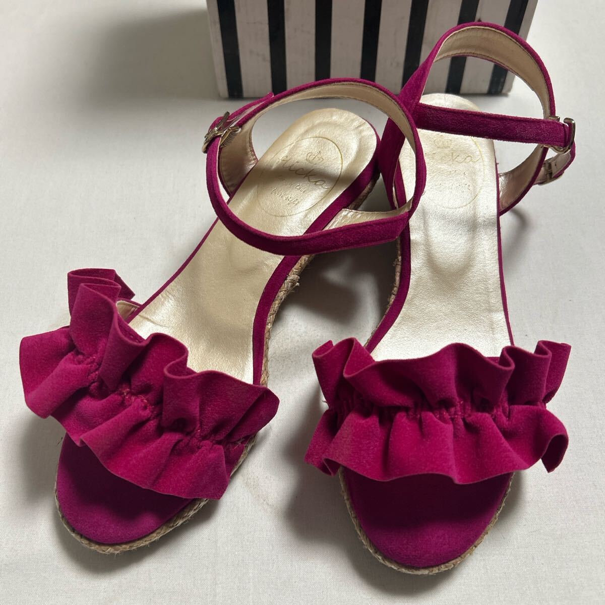 flicka フリッカラッフルボウウェッジサンダル フリル ビビットピンク pop エスパドリーユ 皮革 アンクル ストラップ リゾート バカンス拍卖