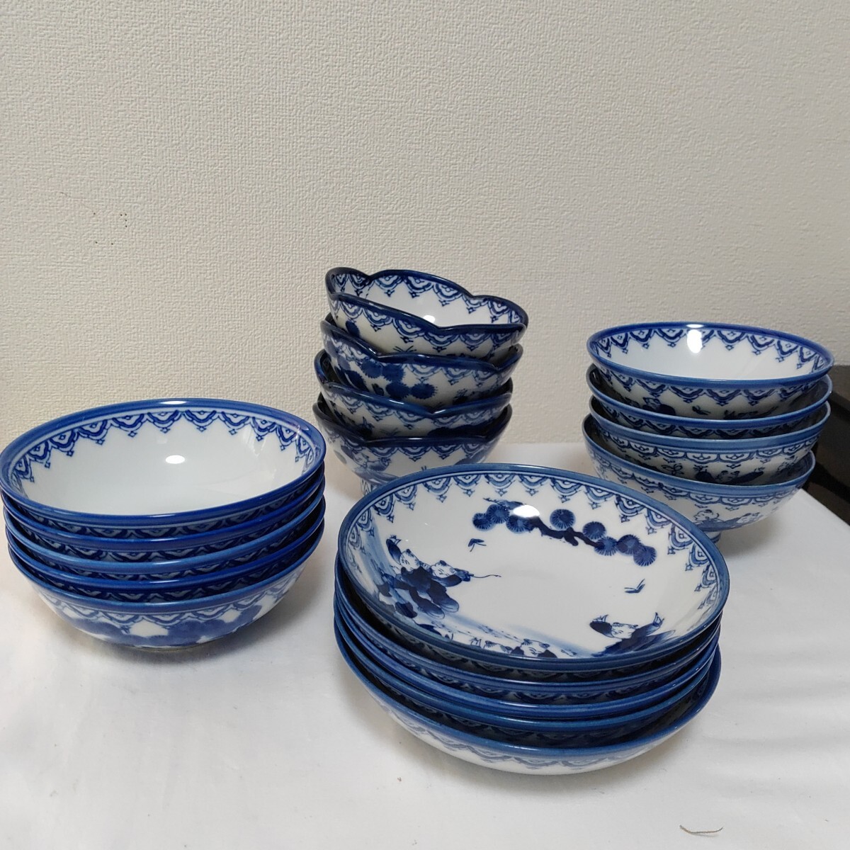 有田焼【鍋島華山】 茶碗4客 皿5枚 小鉢4枚 小皿5枚 セット まとめ 和風 和食器 染付 唐子 蒼 藍 0522-G1-TA7拍卖