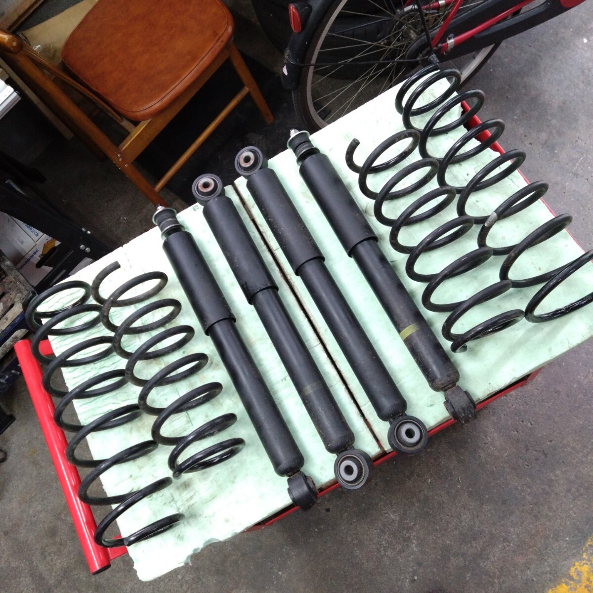 【新車外し】JB64ジムニー純正ショック&スプリング1台分拍卖