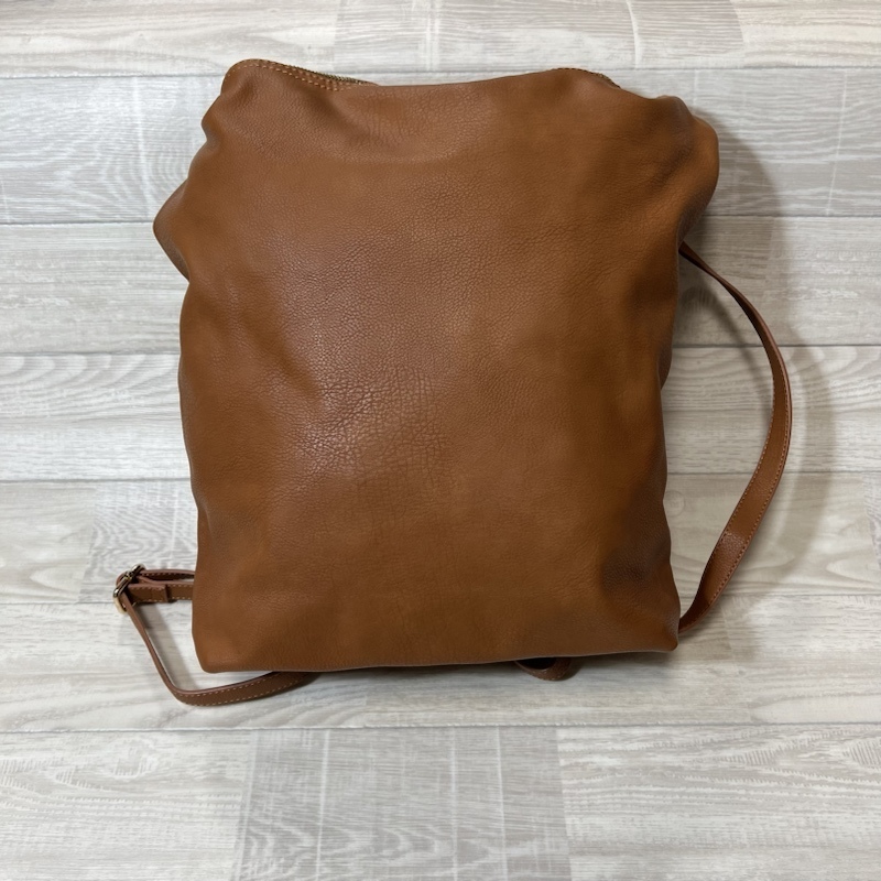 SENTORE AMARANTO/セントレアマラント/2WAY レザータッチリュック/縦型/着脱式ハンドストラップ拍卖