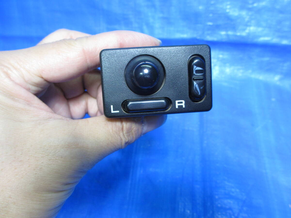 送料290円 管1265-2 スバル プレオ RA1 RA2 純正 ドアミラー サイドミラー スイッチ 格納OK 動作品拍卖