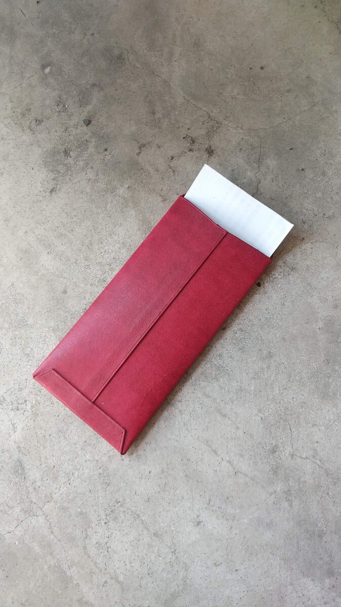 【ハンドメイド】ヌメ革手染めエンジのヘソクリ袋(革封筒) 拍卖