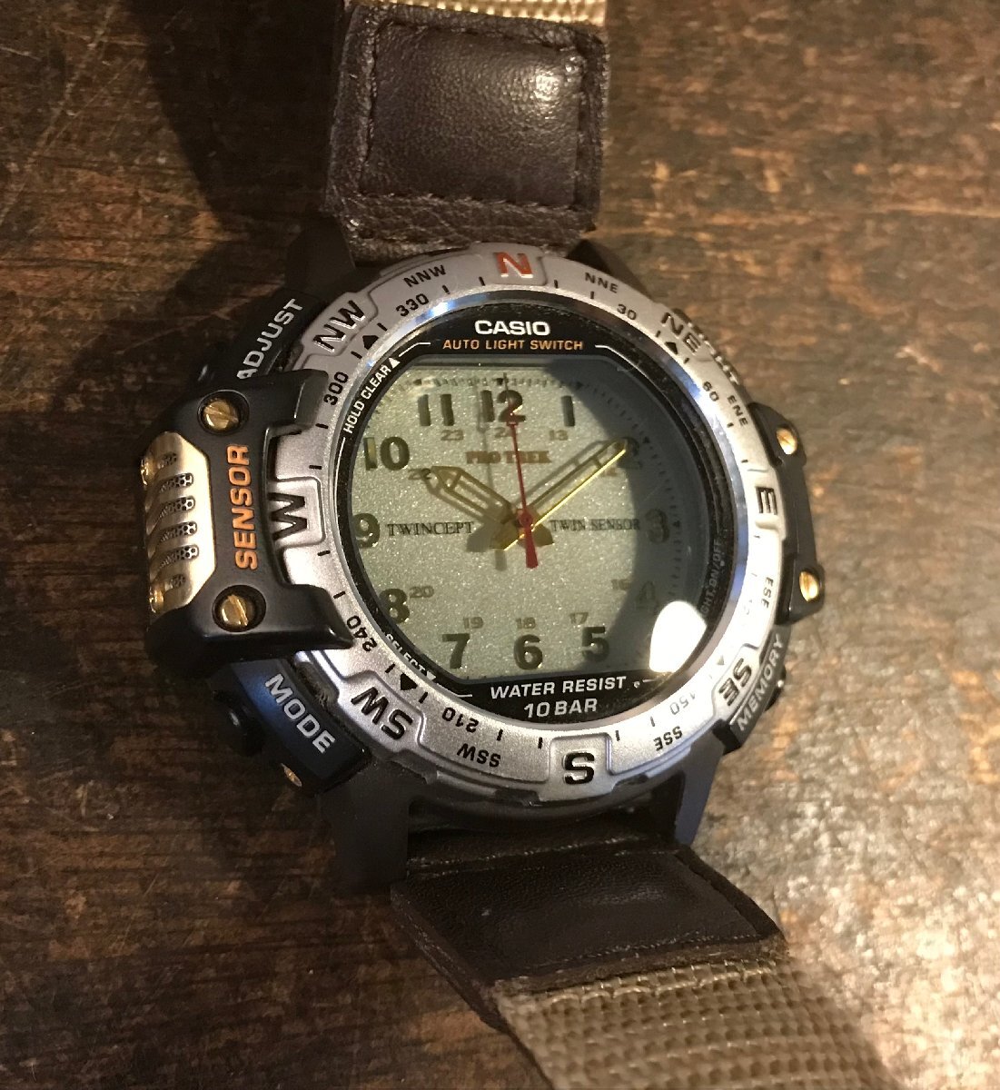 SS-8496■送料込■CASIO PRO TREK TWINCEPT クォーツ メンズ 腕時計 防水 1375 PRT-50 レトロ 59g●ジャンク扱い●風防に傷あり/くATら拍卖