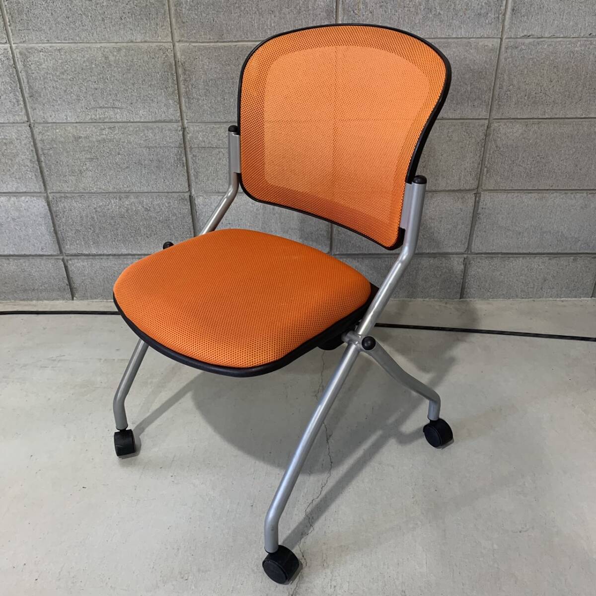H1003【限定商品】メッシュネスティングチェア ミーティングチェア 会議 オレンジ フォールディングチェア 水平スタッキング /直引き歓迎拍卖