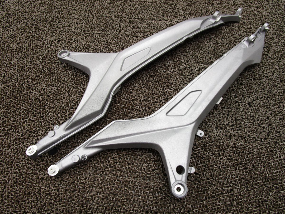 ドカティ ハイパーモタード820SP シートレール ▲A301!B201J ドゥカティ 【 ZDM821W4 】 DUCATI FI インジェクション拍卖