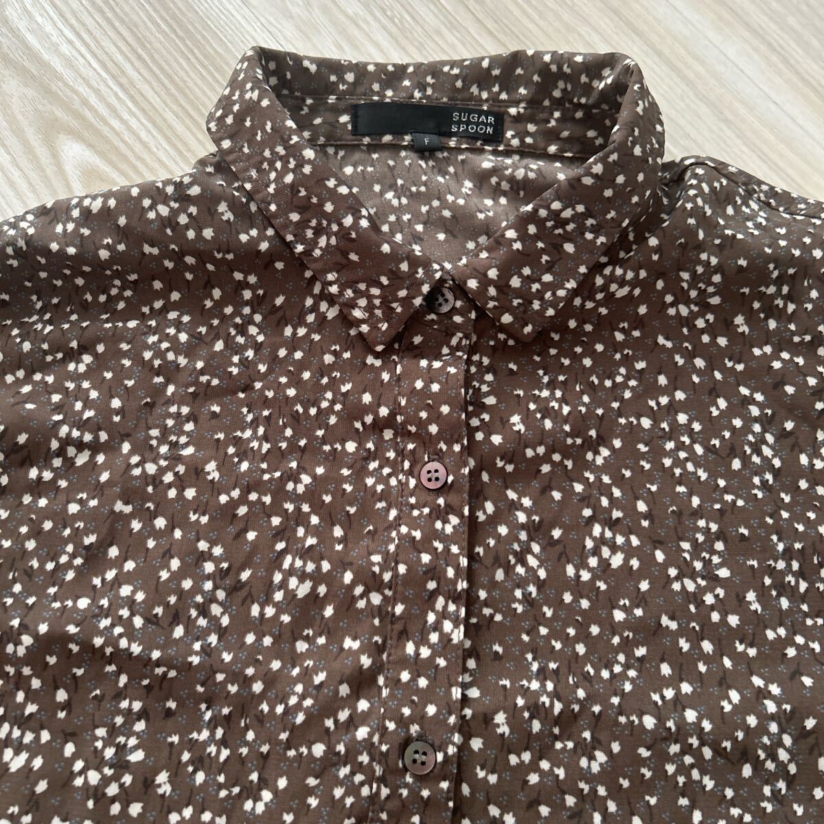 シュガースプーン sugarspoon 花柄 シャツ ブラウン 茶色 ブラウス トップス拍卖