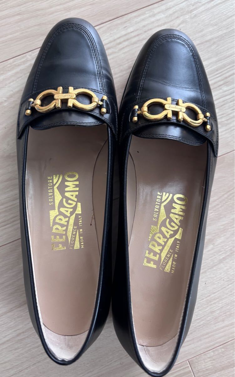 フェラガモ 黒 ローファー 6C 美品 ブラック23サイズ拍卖