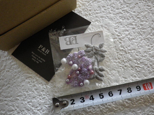 P&B ブローチ 刺しゅう・ビーズ 未使用●送料180円●拍卖