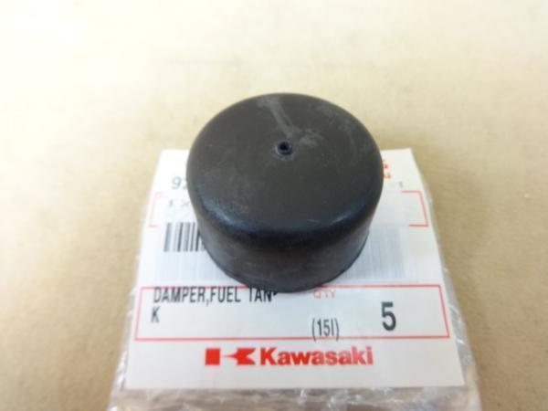 純正 Z1 Z2 KZ KH 系等用 タンク 用 マウントラバー 前方下側 1個 (2)” R7.5拍卖