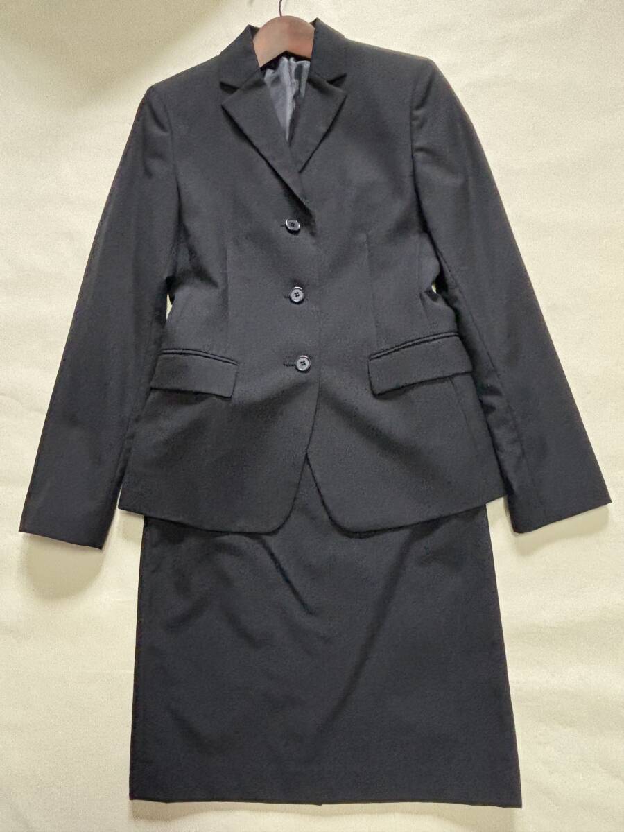 スカートスーツ【新品同様 未使用に近い極美品】イオン AEON トップバリュー 黒ブラック 9号 春夏 レディース女性用 涼しい 盛夏 qkq拍卖