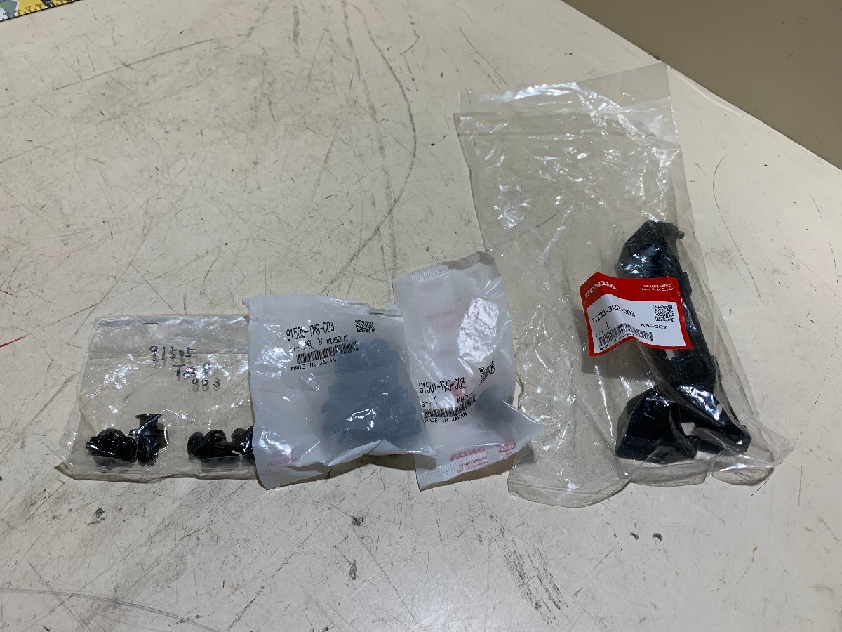 HONDA ホンダ 純正 6BA-JF5 N-BOX NBOX Nボックス エヌボックス フロントバンパーサポート 右 R 71230-32R-003 バンパークリップ付 セット拍卖