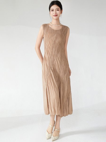 2505レディーストップスプリーツpleatsワンピースノースリーブ柔らかい肌触り弾力ドレープ性がいい繊細なベージュ拍卖