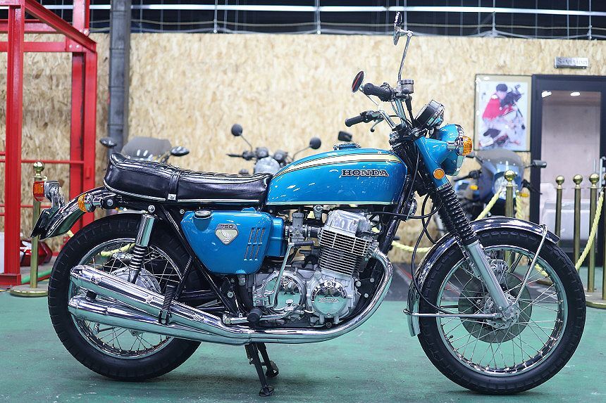 昭和45年6月登録/前期型/CB750four/K0/ダブルカットフェンダー/闇矢屋フルレストア車/エンジンOH/しわタンク/無番マフラー/極上/新車再生済拍卖