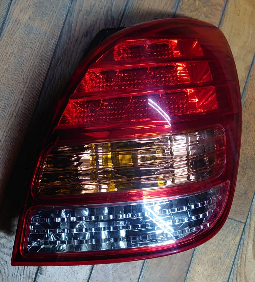 本州 北海道 送料込み 中古 UA-NZE121N スパシオ 右 テール 点灯確認 済み  拍卖