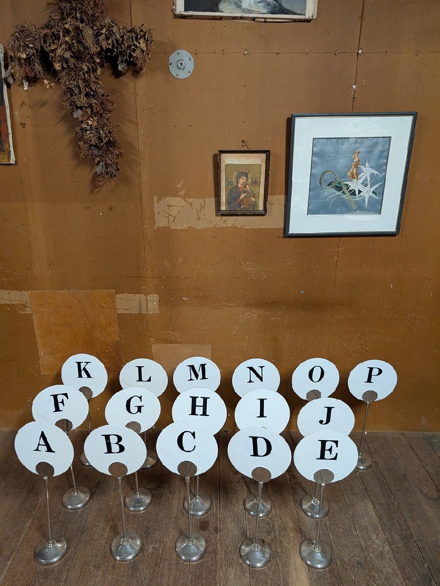 ヴィンテージ テーブルナンバー スタンド 丸型 ステンレス プラスチック アルファベット 16個セット ホテル 案内/アンティーク ビンテージ拍卖