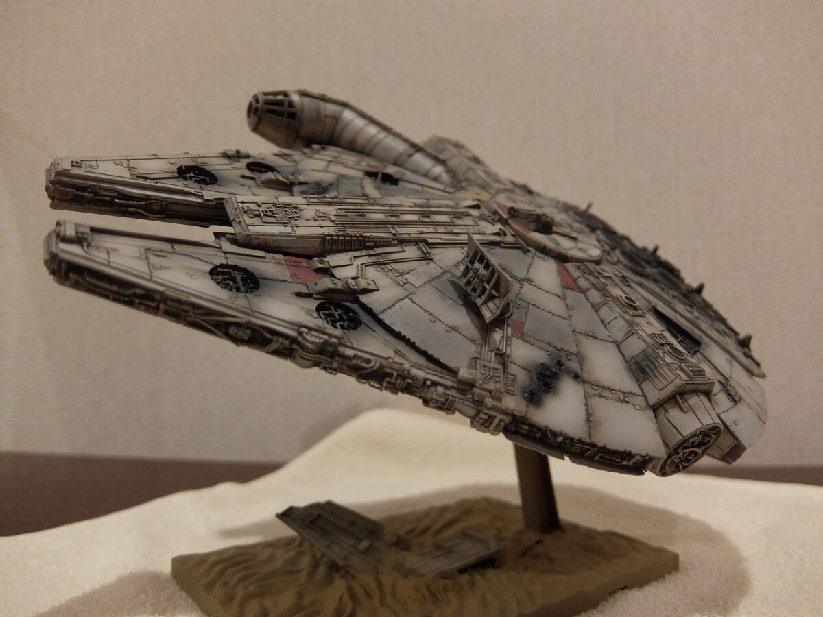 BANDAI バンダイ 1/144scale『ミレニアム・ファルコン(フォースの覚醒)』LED発光/改修塗装済完成品<箱なし>拍卖