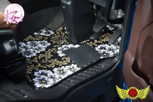 MADMAX トラック用品 金華山 桜 さくら フロアマット ブラック 運/助セット ギガ H06/12~【送料800円】拍卖
