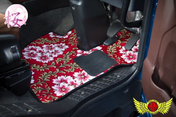 MADMAX トラック用品 金華山 桜 さくら フロアマット レッド 【運転席のみ】 ベストワンファイターワイド H17/10~【送料800円】拍卖