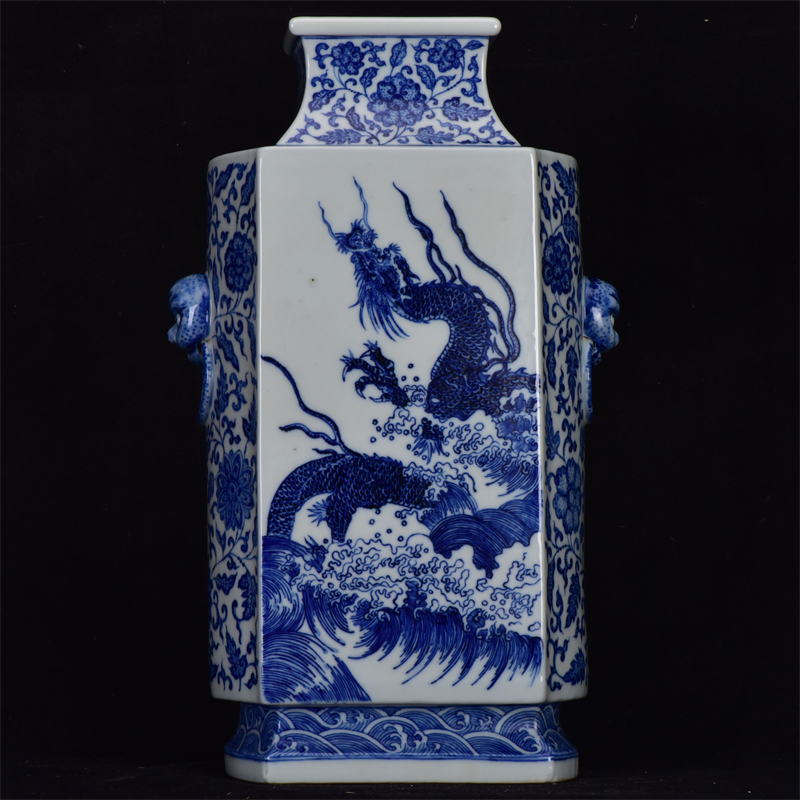 ◆旧家蔵出◆古美術 中国古玩 大清乾隆年製款 青花 纏枝蓮花 龍紋獅耳踪式瓶 細密細工造 置物 擺件 古賞物 時代物 A35拍卖