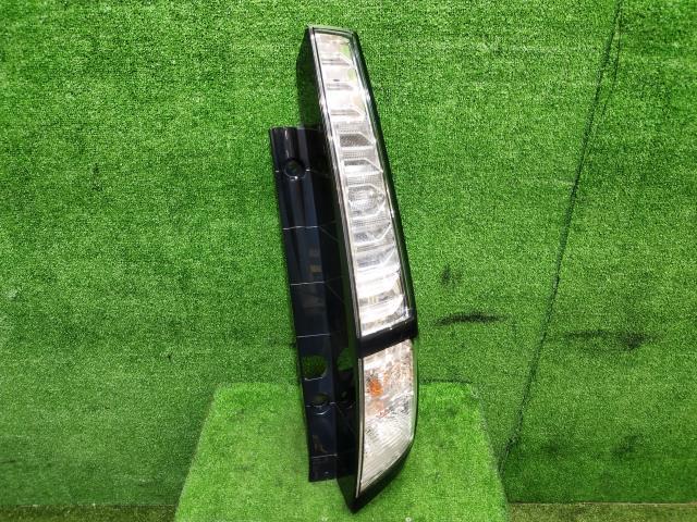 タンク DBA-M900A 右テールランプ 右テールライト コイト 220-69046 81550-B1370 純正 LED拍卖