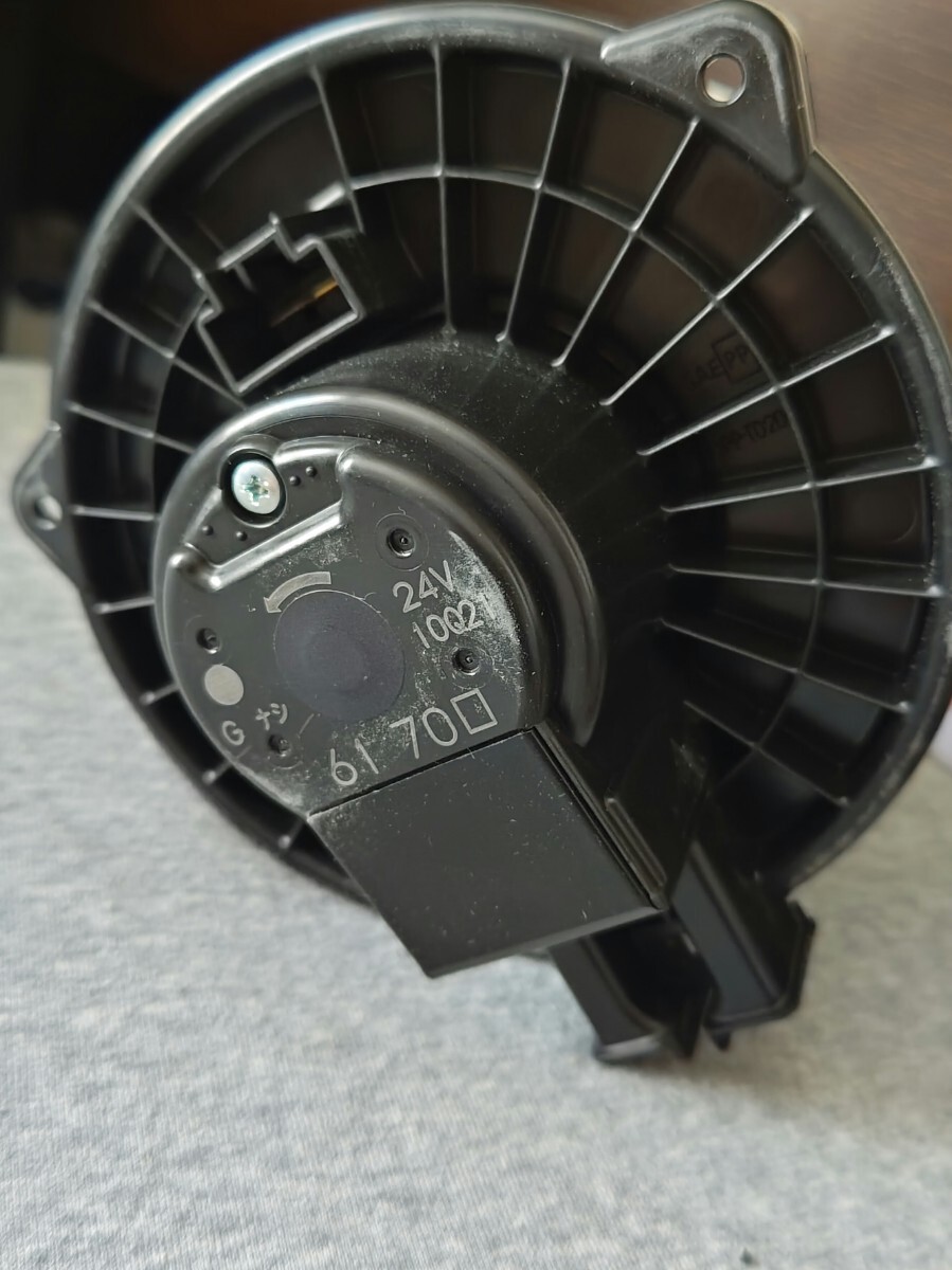 ①新品未使用品 ふそうファイター ブロアモーター MK513961 116360-1710 ファン付 FK系 拍卖