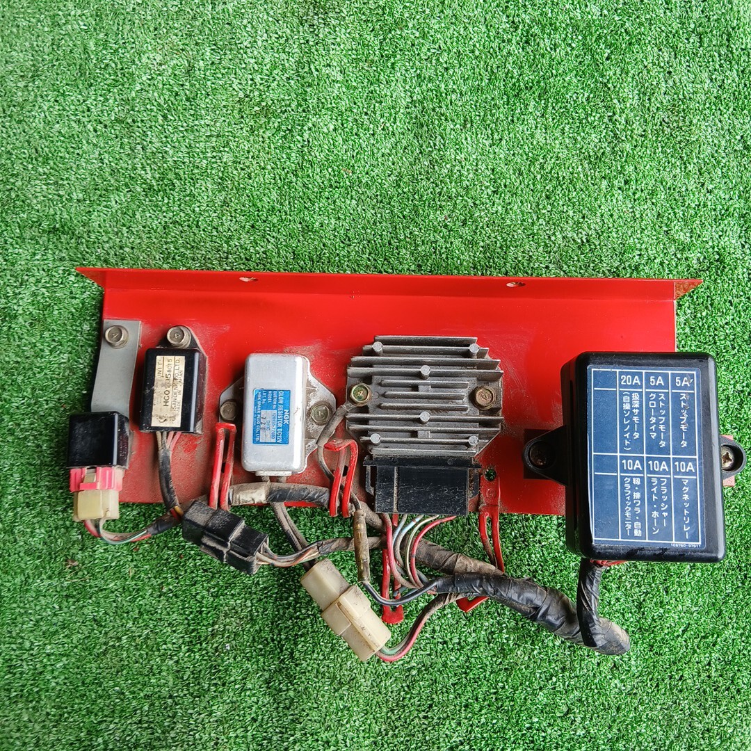 ヤンマー 実働コンバイン CA11外しヒューズ周り電子部品 CDI 拍卖