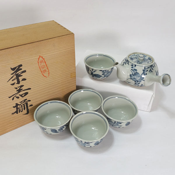 ★ 有田焼 孔明作 和食器 有田焼 染付 花唐草茶器揃(急須 湯呑5) (0220525132)拍卖