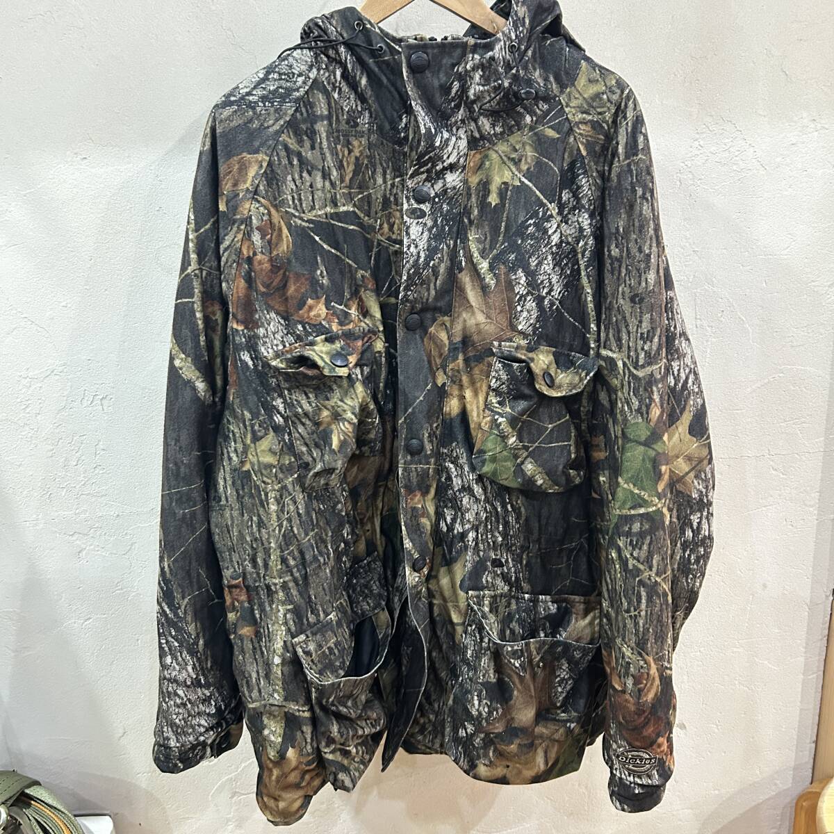 DICKES / デッキーズ リアルツリー フード付き 中綿ジャケット ポリエステル メンズ 2XL 迷彩柄 アウター ロゴ刺繍 USED拍卖