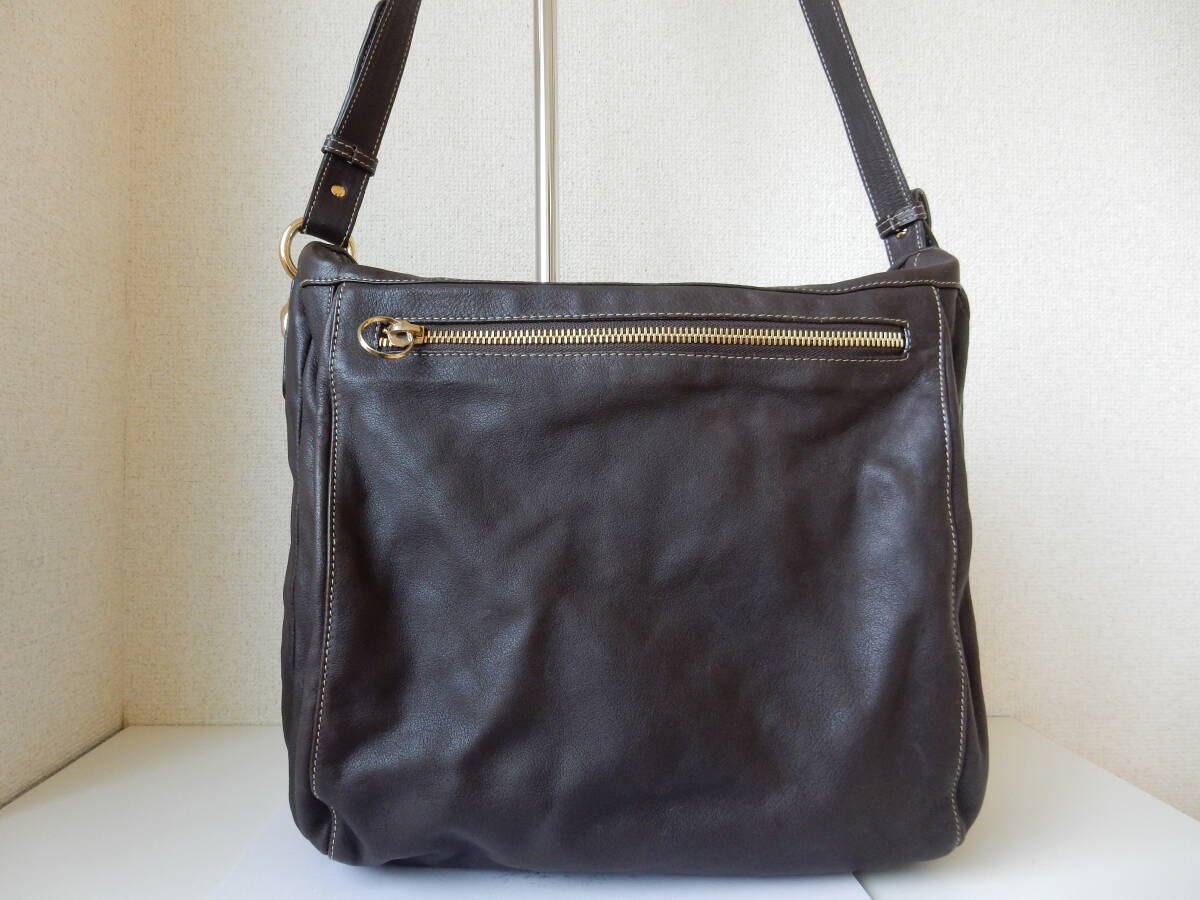 イタリア製☆本革☆FURLA(フルラ)☆A4対応☆斜め掛けOK☆2WAYショルダーバッグ ダークブラウン(保存袋付き)拍卖