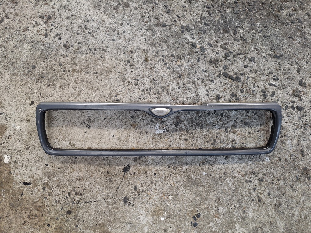 C33 ローレル フロントグリル(加工品)No.31拍卖